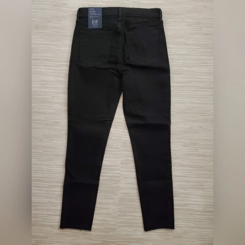 GAP High Rise Sculpt True Skinny Ankle Jeans RAW HEM Black Size 27/4 RT$99 NWT